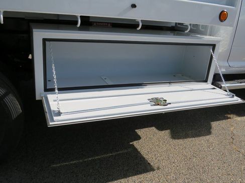 New 2023 RAM 5500 Tradesman w/ Chrome Appearance Group image 18