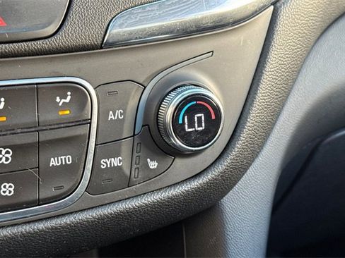 Used 2020 Chevrolet Equinox LT image 30