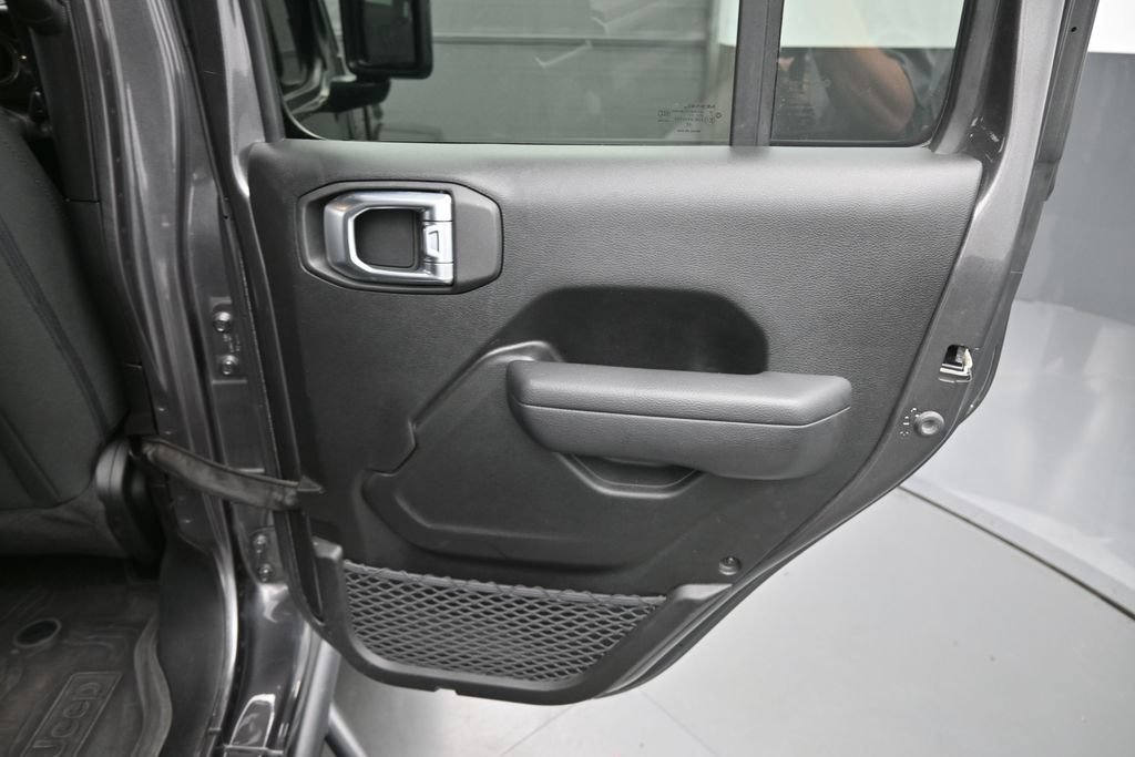 Used 2022 Jeep Gladiator Sport AWD/4WD image 19