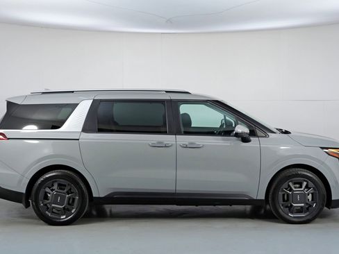 Used 2025 Kia Carnival EX image 56