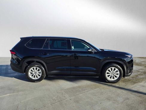 Used 2024 Toyota Grand Highlander XLE image 2
