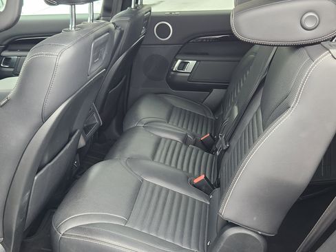 Used 2021 Land Rover Discovery S image 16