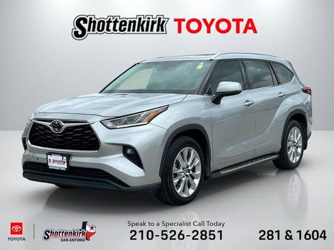 Used 2022 Toyota Highlander Limited image 1