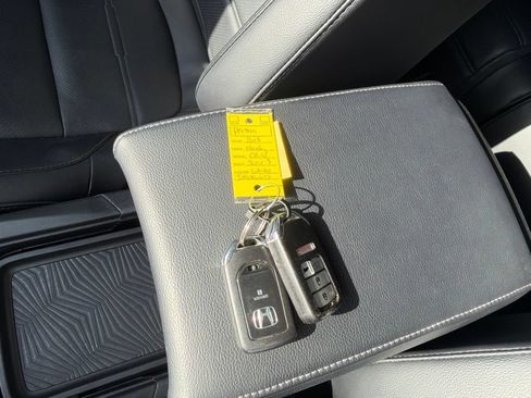 Used 2018 Honda CR-V Touring image 27