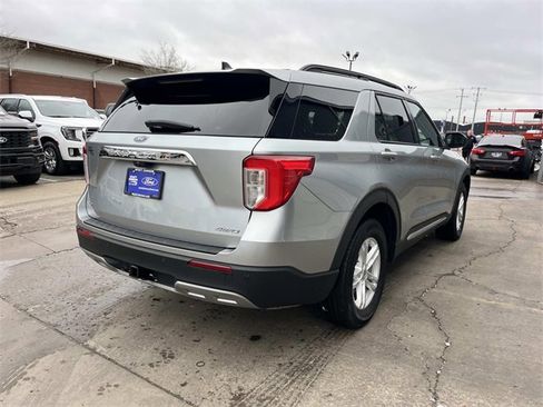 Used 2022 Ford Explorer XLT w/ Equipment Group 202A image 3