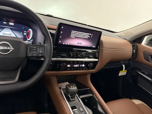 New 2026 Nissan Pathfinder Platinum image 19