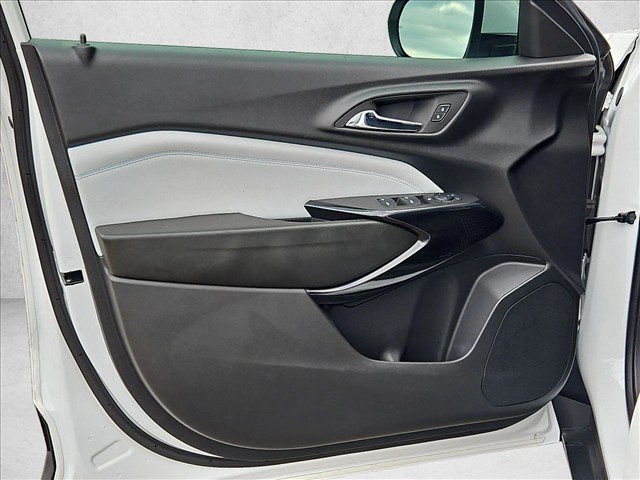 Certified 2025 Chevrolet Trax LT w/ LT Convenience Package FWD image 11