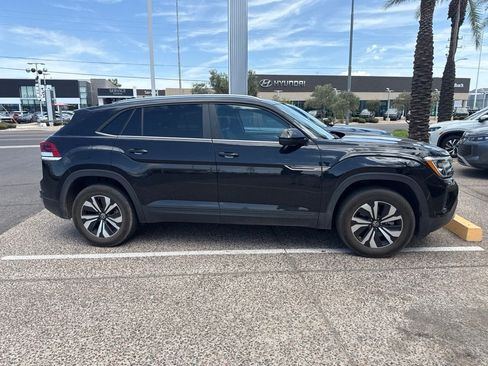 Used 2024 Volkswagen Atlas Cross Sport SE FWD image 12