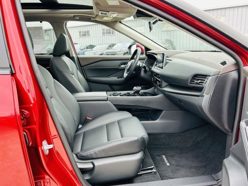 Used 2023 Nissan Rogue SV w/ SV Premium B Package image 32