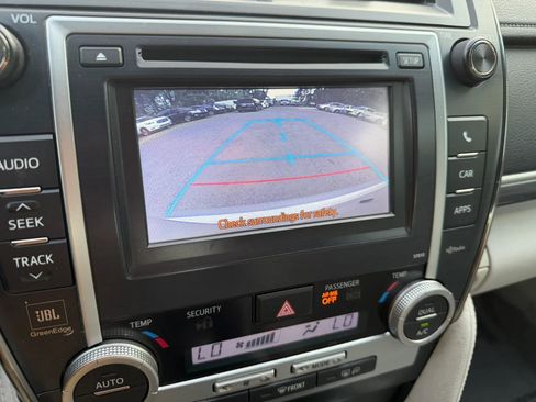 Used 2012 Toyota Camry XLE w/ Leather Pkg image 25