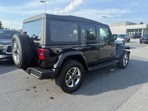 Used 2022 Jeep Wrangler Unlimited Sahara w/ LED Lighting Group AWD/4WD image 13
