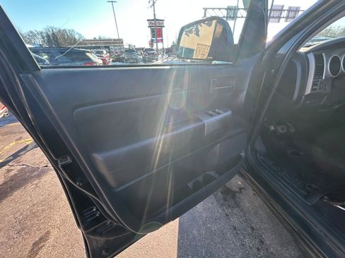 Used 2010 Toyota Tundra 4x4 CrewMax image 7