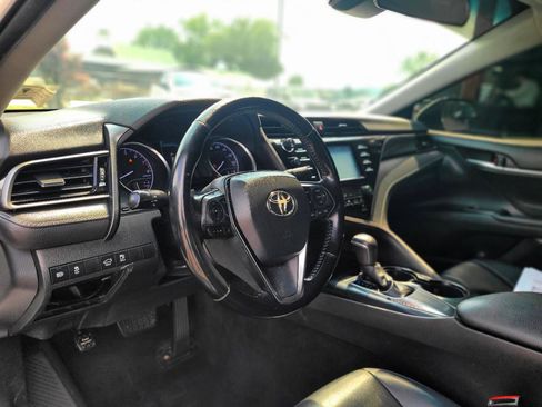 Used 2019 Toyota Camry SE FWD image 8