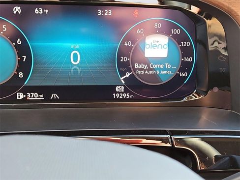 Used 2025 Volkswagen Atlas SE image 16