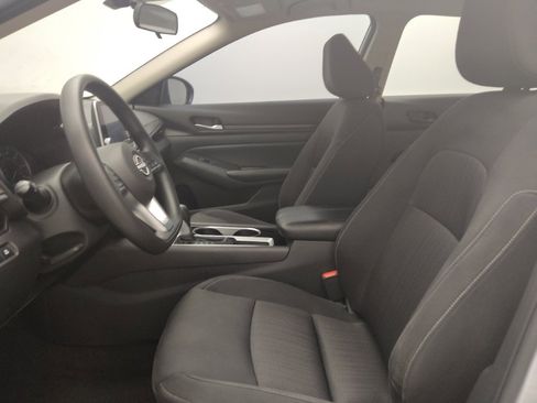 Used 2024 Nissan Altima 2.5 SV FWD image 17