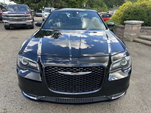 Used 2018 Chrysler 300 S image 10