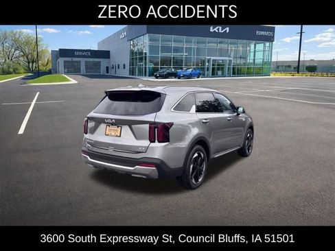 Used 2025 Kia Sorento EX AWD/4WD image 6