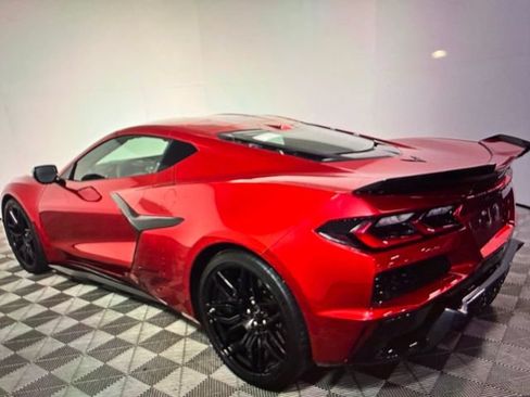 Used 2025 Chevrolet Corvette Z06 RWD image 2