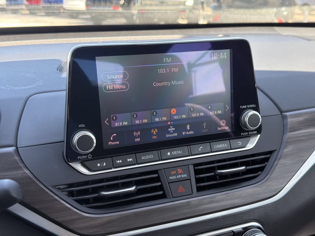 Used 2025 Nissan Altima 2.5 SV FWD image 25