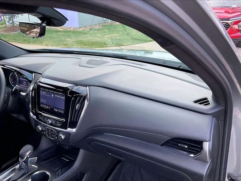 Certified 2023 Chevrolet Traverse LT w/ Rear Camera Mirror Package image 17