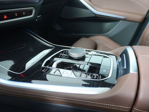 Used 2025 BMW X5 xDrive40i w/ M Sport Package image 24