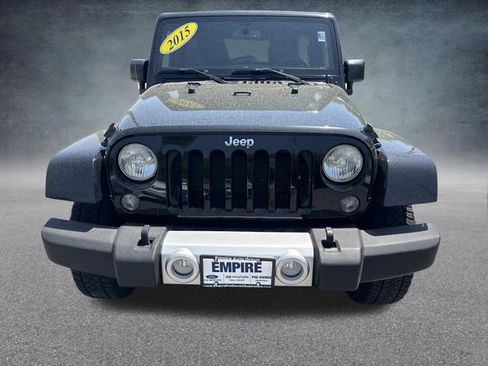 Used 2015 Jeep Wrangler Unlimited Sahara w/ Connectivity Group AWD/4WD image 11