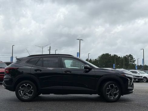 Used 2024 Chevrolet Trax LT FWD image 5
