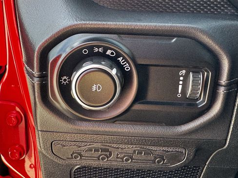 Used 2025 Jeep Wrangler Unlimited Rubicon AWD/4WD image 25
