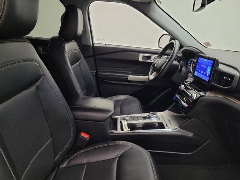 Used 2022 Ford Explorer Limited w/ Equipment Group 301A AWD/4WD image 21