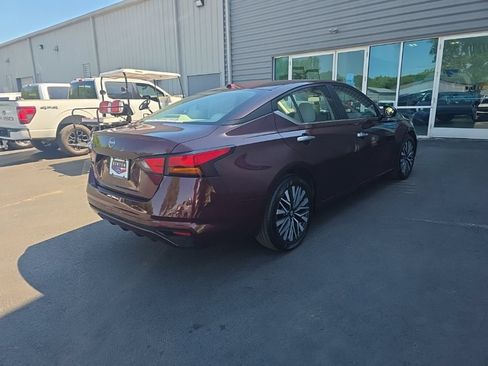 Used 2025 Nissan Altima 2.5 SV FWD image 6