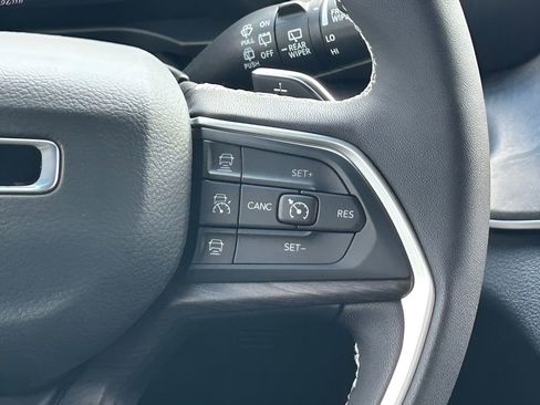 New 2025 Jeep Grand Cherokee Limited w/ Luxury Tech Group II AWD/4WD image 14