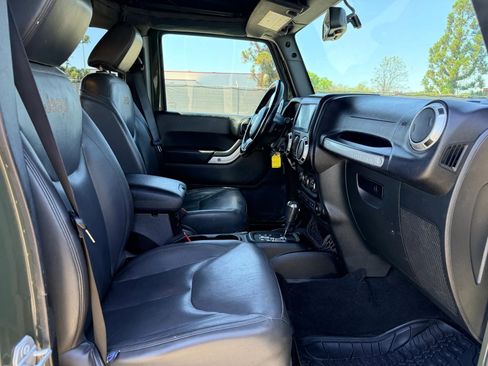 Used 2015 Jeep Wrangler Unlimited Sahara w/ Connectivity Group image 18