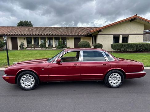 Used 2001 Jaguar XJ8 RWD image 2