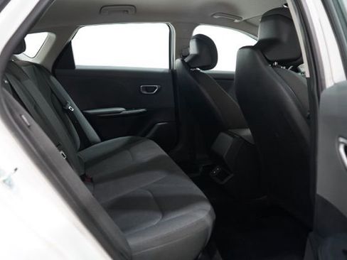 Used 2025 Kia K4 LXS image 33