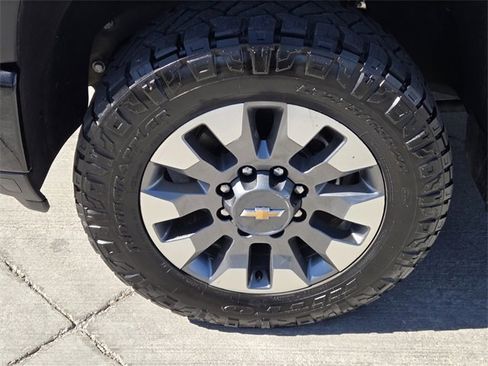 Certified 2024 Chevrolet Silverado 2500 Custom w/ Custom Value Package image 9