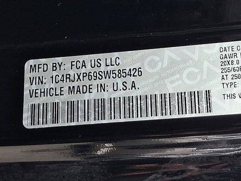 Used 2025 Jeep Wrangler Unlimited Sahara AWD/4WD image 29