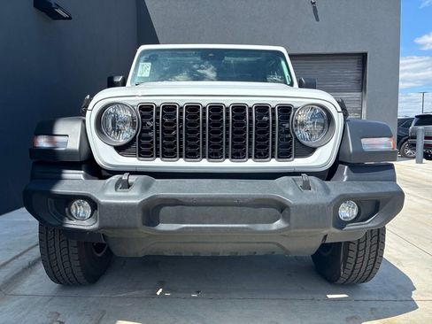 Used 2025 Jeep Wrangler Unlimited Sport AWD/4WD image 2
