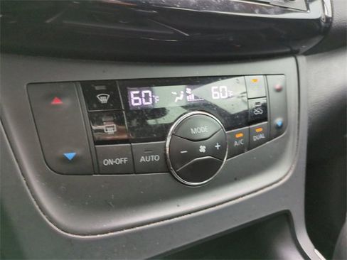 Used 2018 Nissan Sentra SV image 25