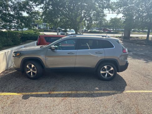 Used 2019 Jeep Cherokee Limited AWD/4WD image 3