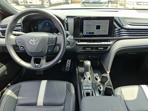 Used 2025 Toyota Camry SE FWD image 15