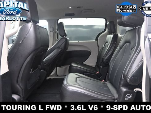 Used 2024 Chrysler Pacifica Touring-L FWD image 11