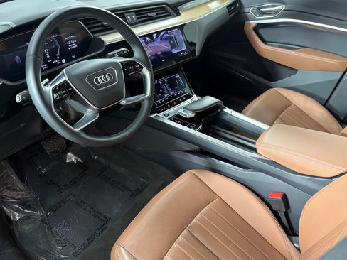 Used 2024 Audi Q8 e-tron Premium Plus w/ Premium Plus Package AWD/4WD image 9