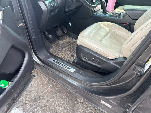 Used 2016 Ford Explorer Platinum AWD/4WD image 23