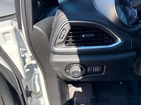 Used 2024 Chrysler Pacifica Pinnacle image 36