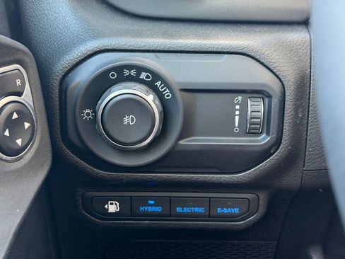 Used 2023 Jeep Wrangler Unlimited w/ Cold Weather Group AWD/4WD image 10
