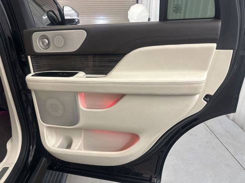 Used 2020 Lincoln Navigator Black Label w/ Cargo Convenience Package image 41
