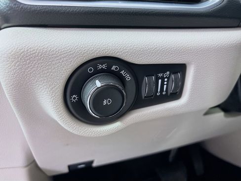 Used 2017 Chrysler Pacifica Touring-L Plus FWD image 10