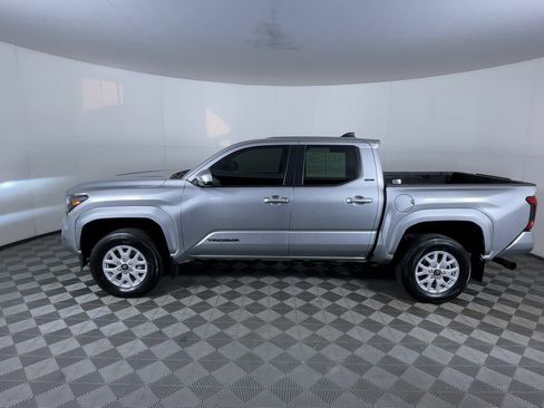 Used 2024 Toyota Tacoma SR5 AWD/4WD image 5
