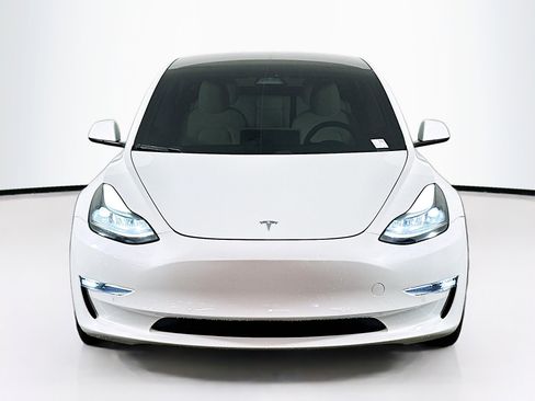 Used 2021 Tesla Model 3 Standard Range Plus image 2