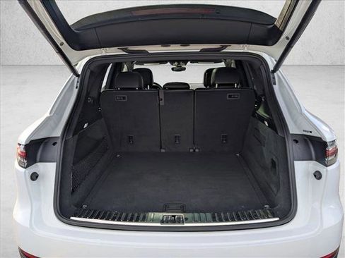 Used 2022 Porsche Cayenne image 6